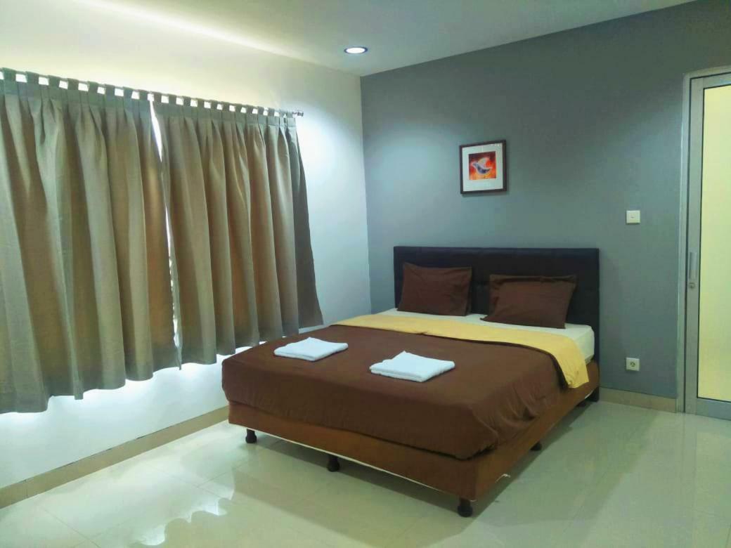 Villa Kaca Tanjung Lesung Luaran gambar